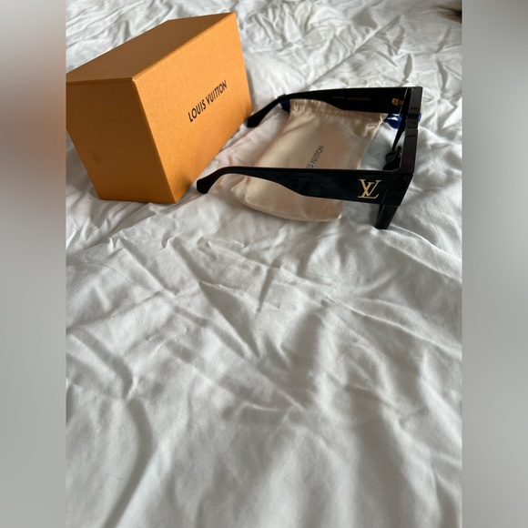 Louis Vuitton Sunglasses Cyclone Black - Picture 3 of 5